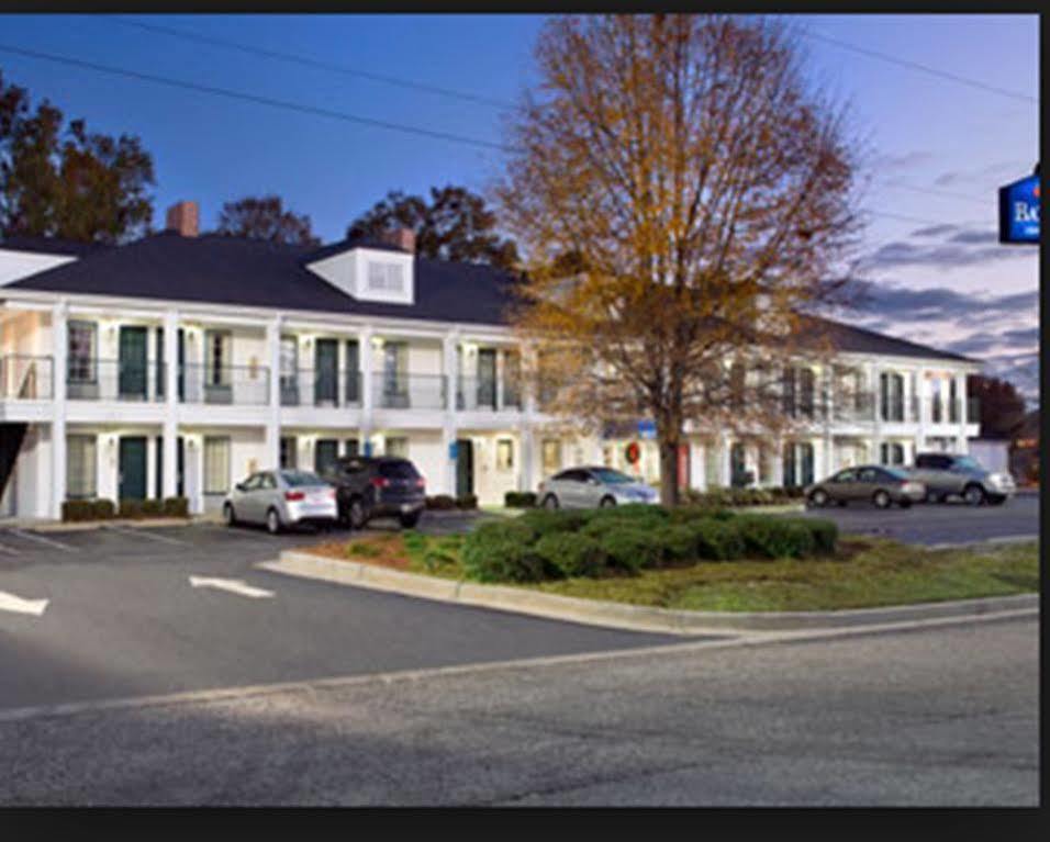 Baymont By Wyndham Greenwood Exterior foto