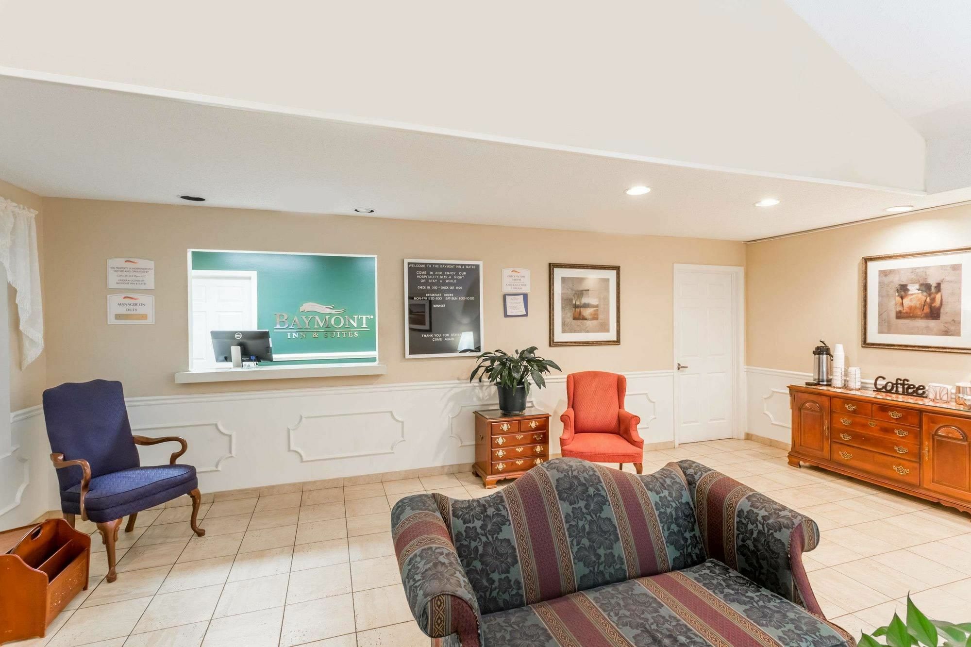 Baymont By Wyndham Greenwood Exterior foto